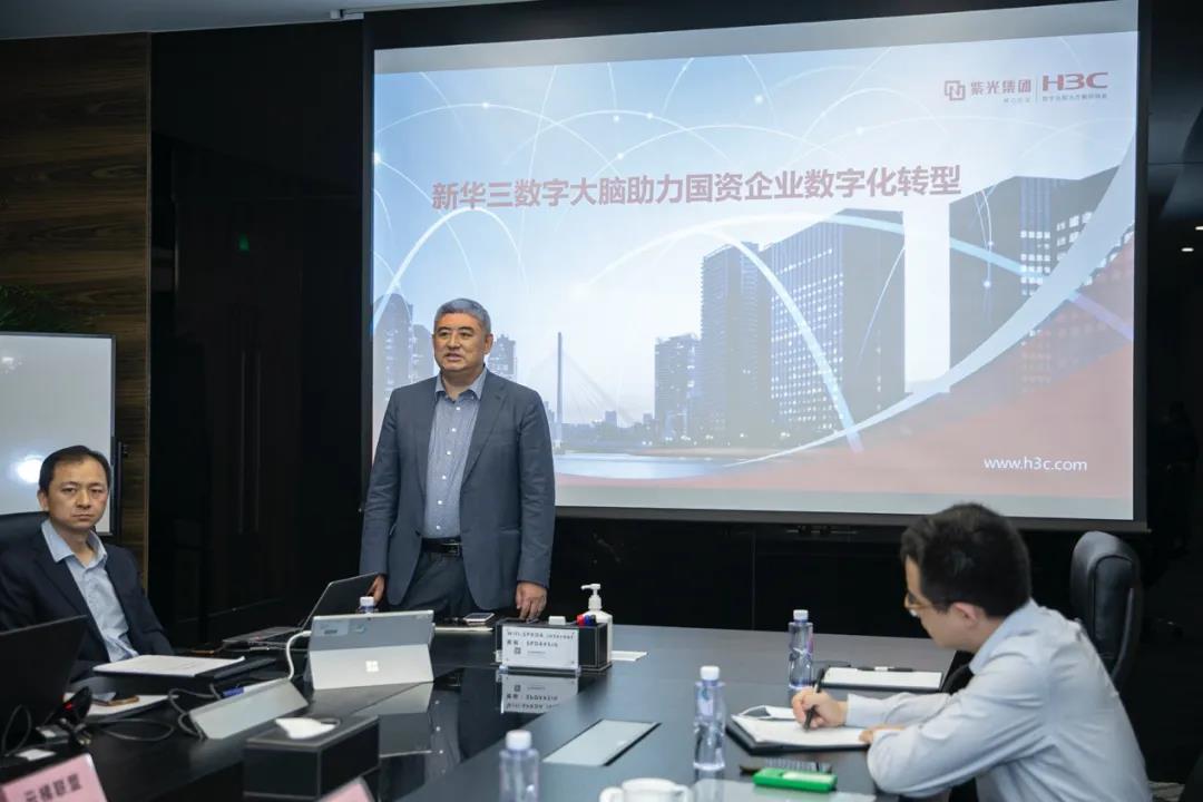 新华三集团企业事业部、企业生态合作部总监王蓬发表演讲.jpg